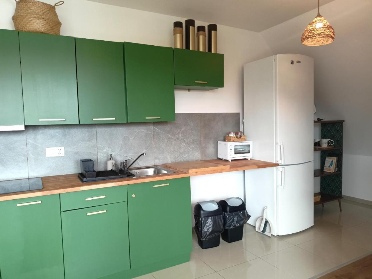 Lemuria Pokoje Hostel Chojnowska A Легница Екстериор снимка