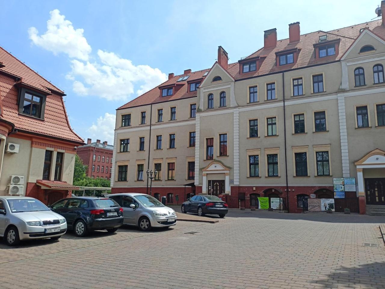 Lemuria Pokoje Hostel Chojnowska A Легница Екстериор снимка