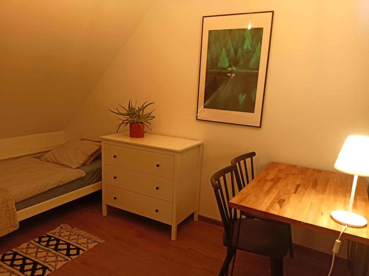 Lemuria Pokoje Hostel Chojnowska A Легница Екстериор снимка