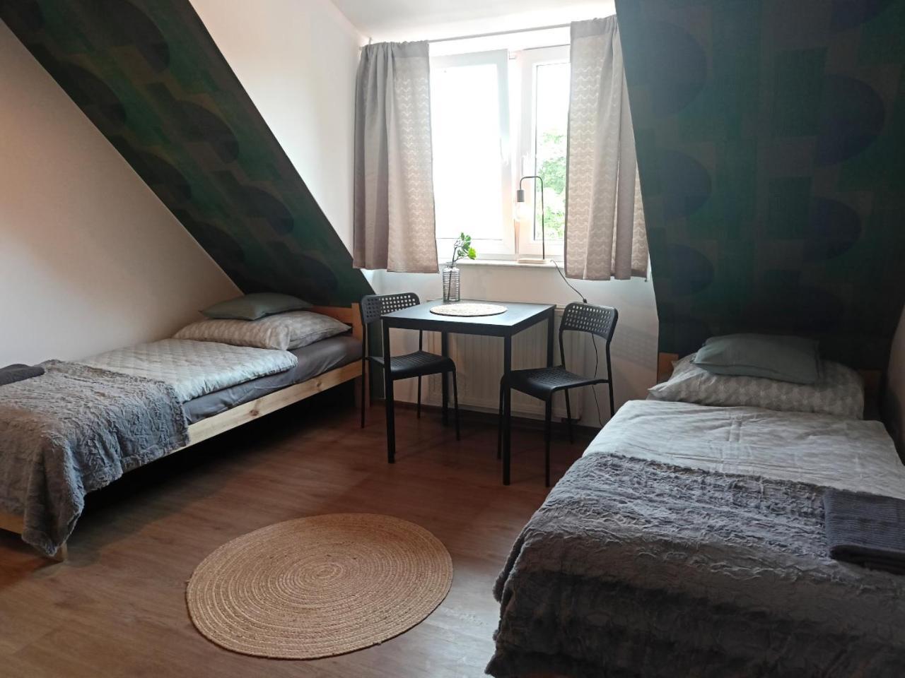 Lemuria Pokoje Hostel Chojnowska A Легница Екстериор снимка