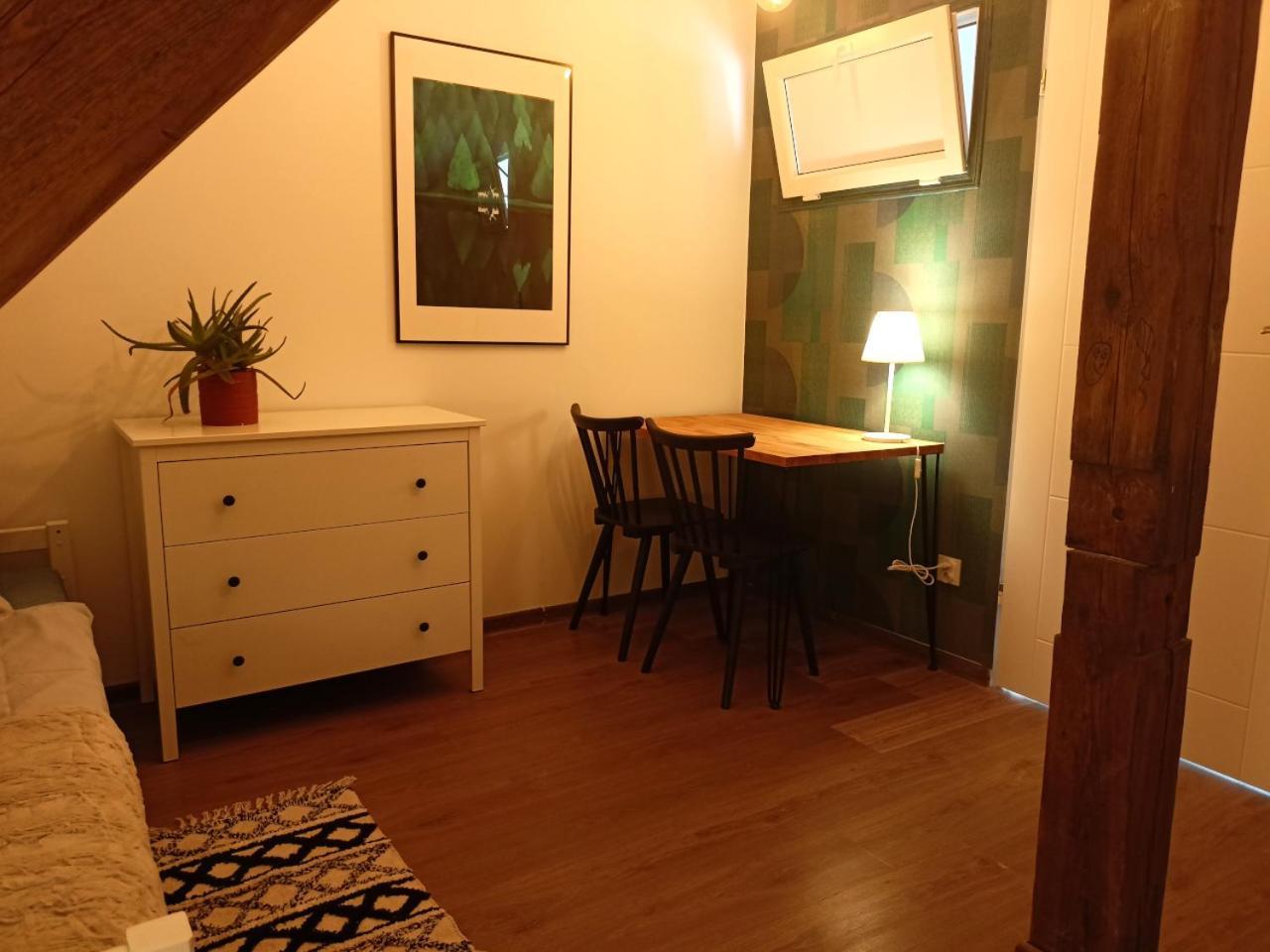 Lemuria Pokoje Hostel Chojnowska A Легница Екстериор снимка