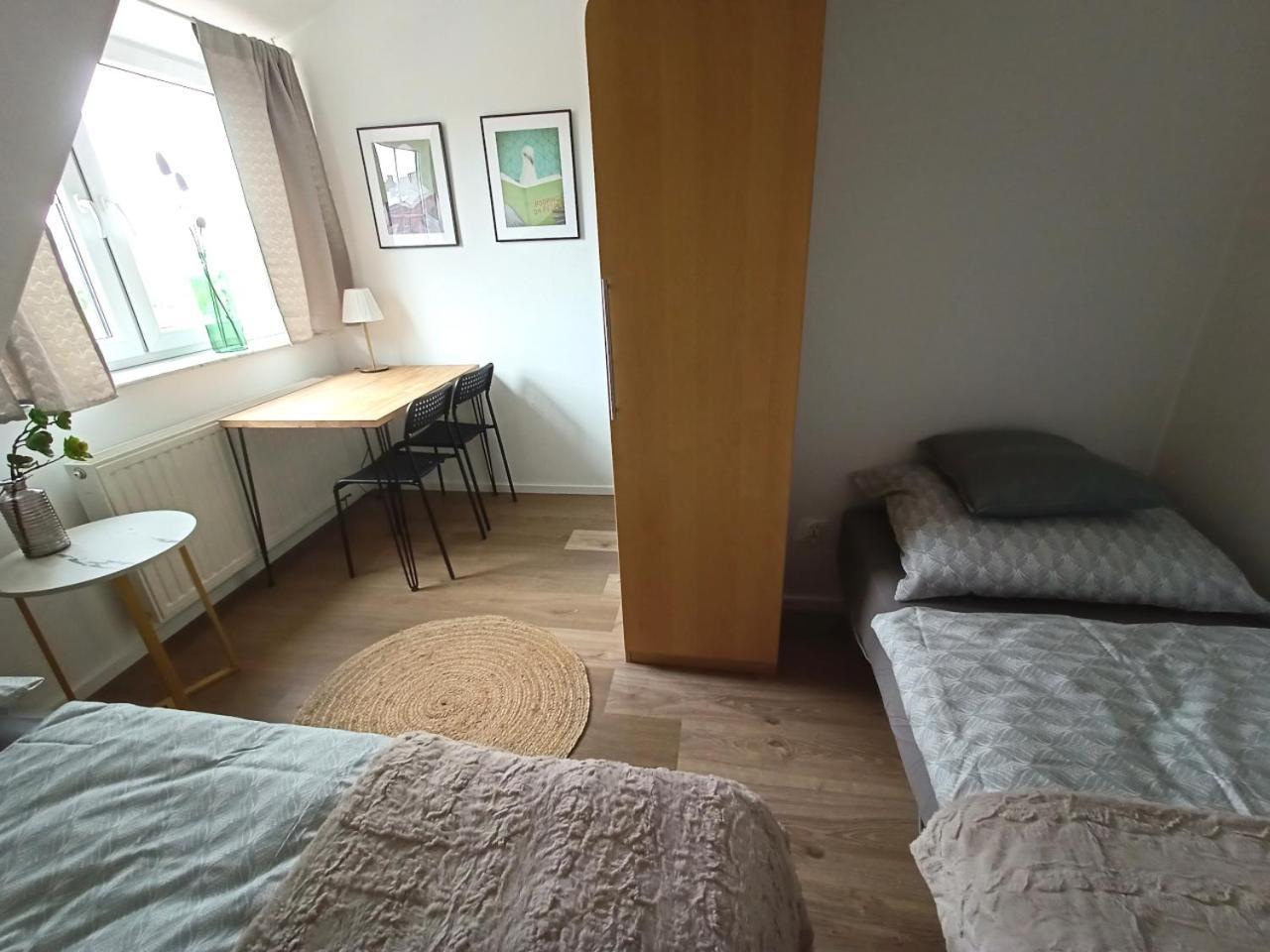 Lemuria Pokoje Hostel Chojnowska A Легница Екстериор снимка