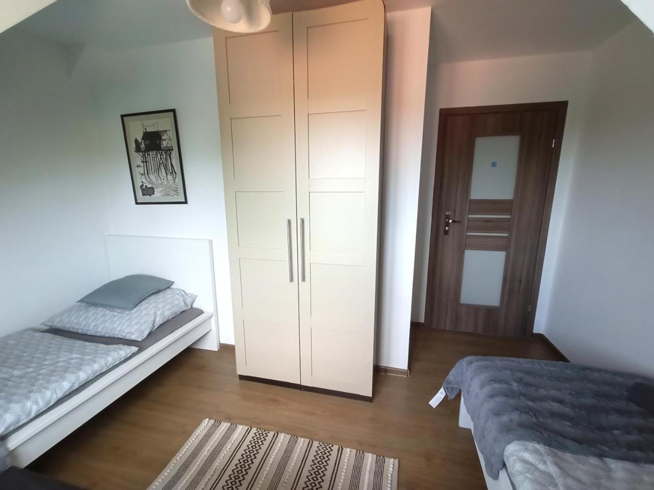 Lemuria Pokoje Hostel Chojnowska A Легница Екстериор снимка