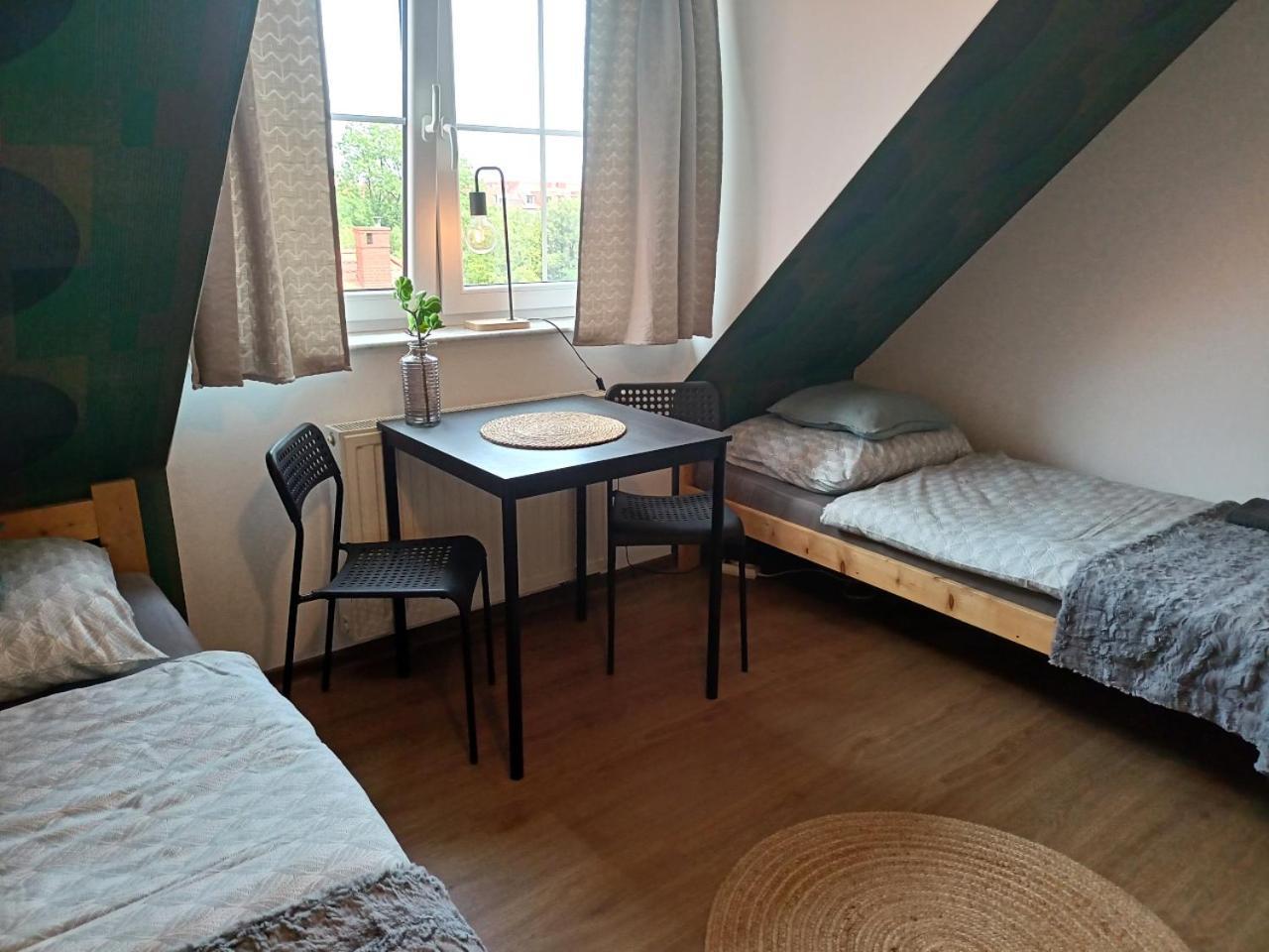Lemuria Pokoje Hostel Chojnowska A Легница Екстериор снимка