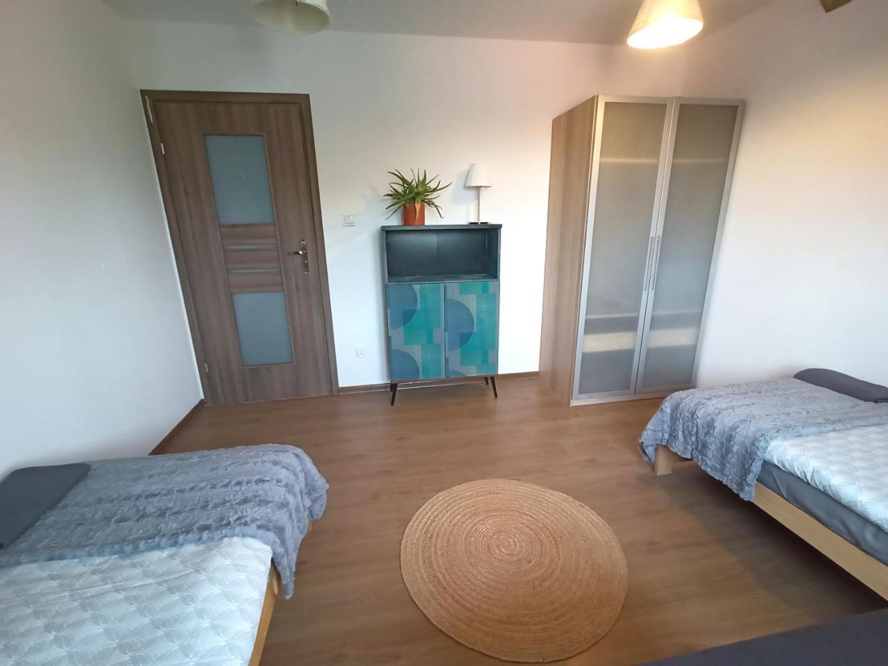 Lemuria Pokoje Hostel Chojnowska A Легница Екстериор снимка