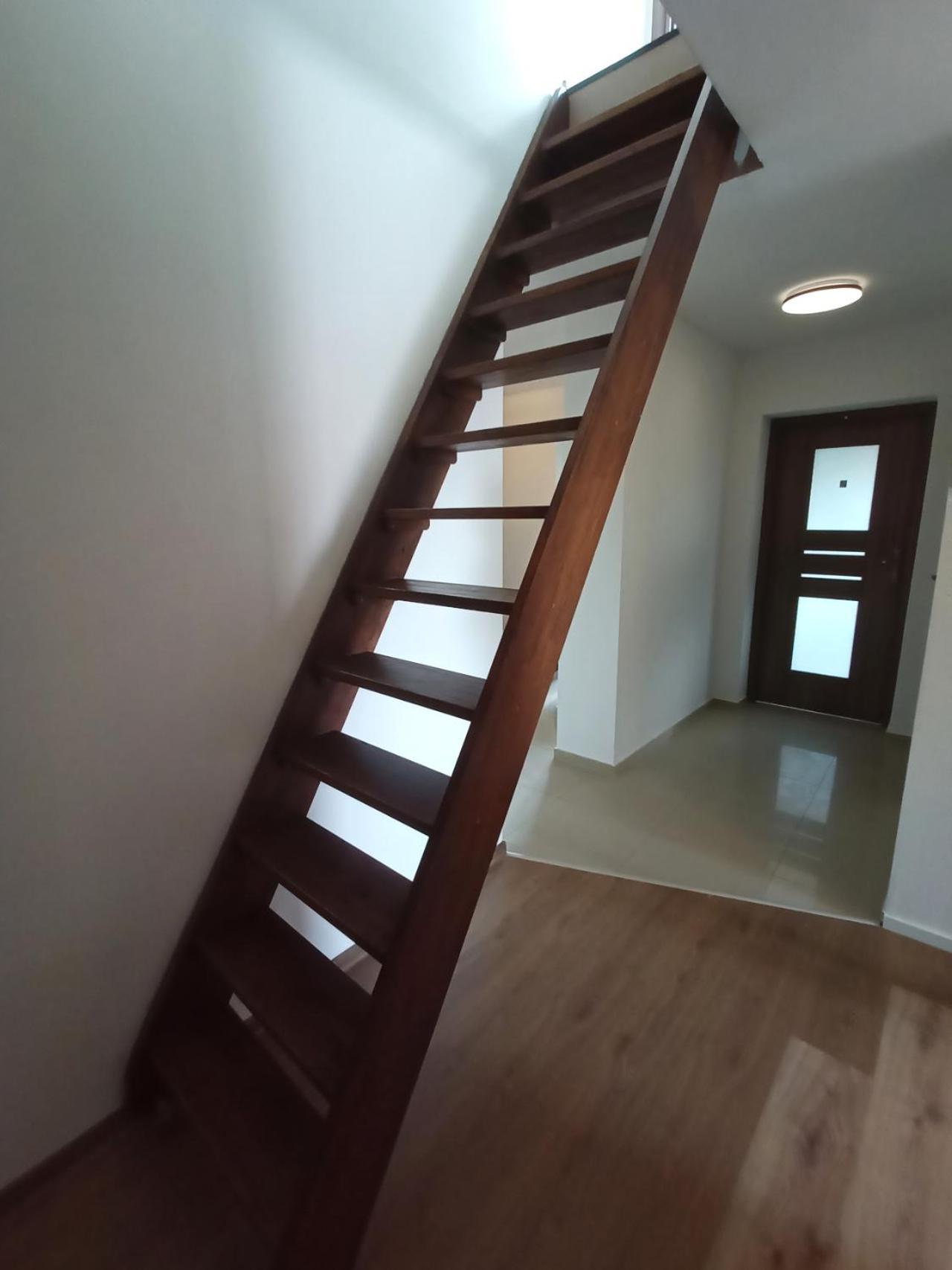 Lemuria Pokoje Hostel Chojnowska A Легница Екстериор снимка