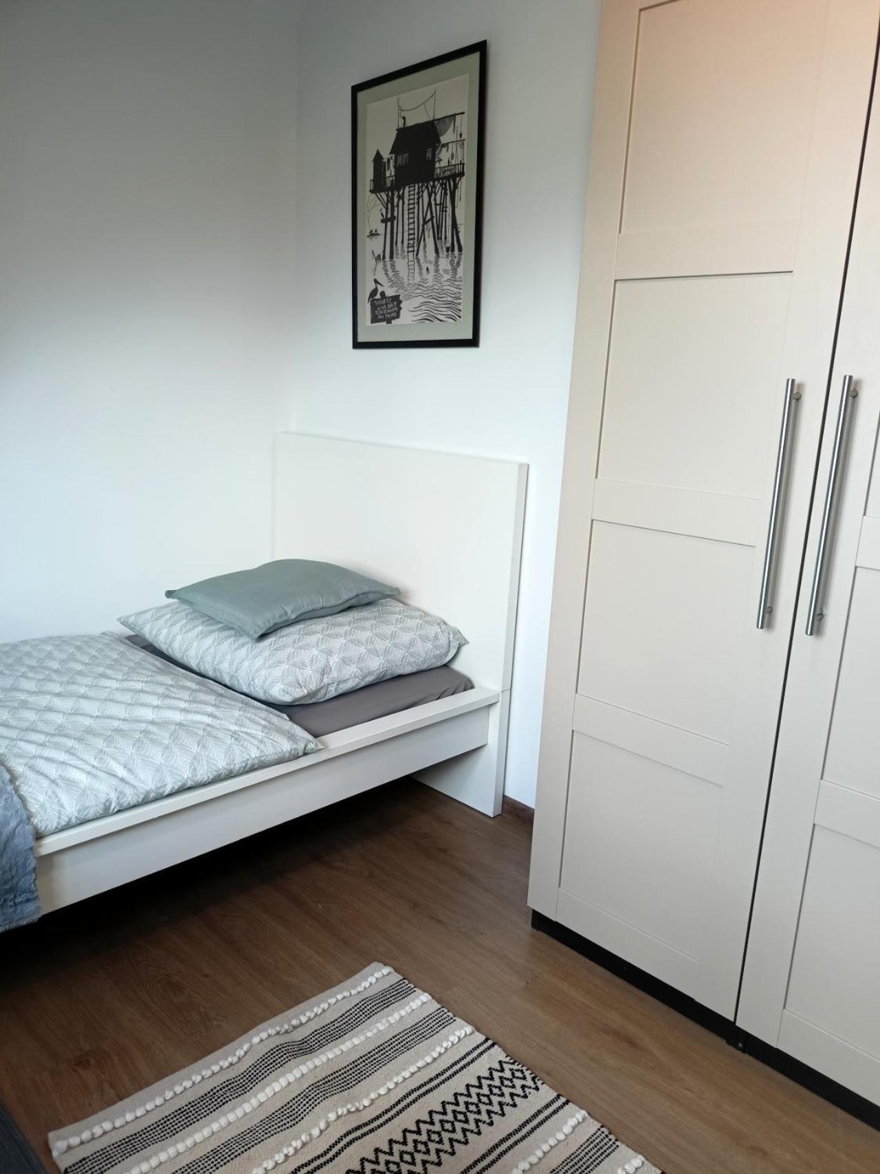 Lemuria Pokoje Hostel Chojnowska A Легница Екстериор снимка